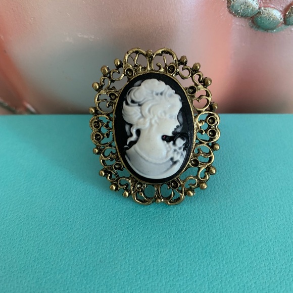 Costume Rings - Picture 4 of 8